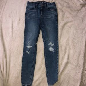 skinny jeans with holes in the knees